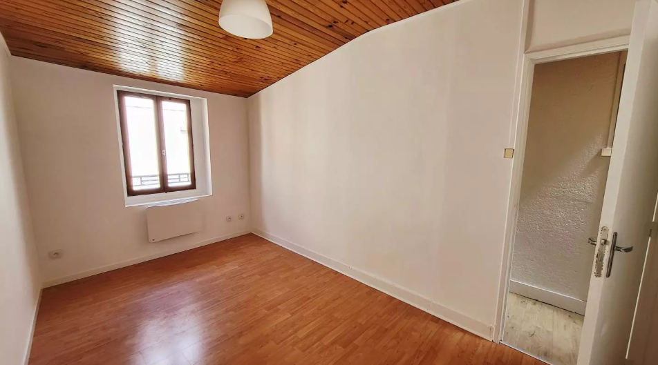 Appartement, non meublé, 4 pièces, 65m² à Thiers (63300) — photo 2
