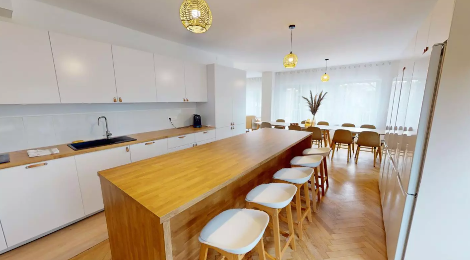 Maison, meublé, 18 pièces, 426m² à Bron (69500) — photo 5