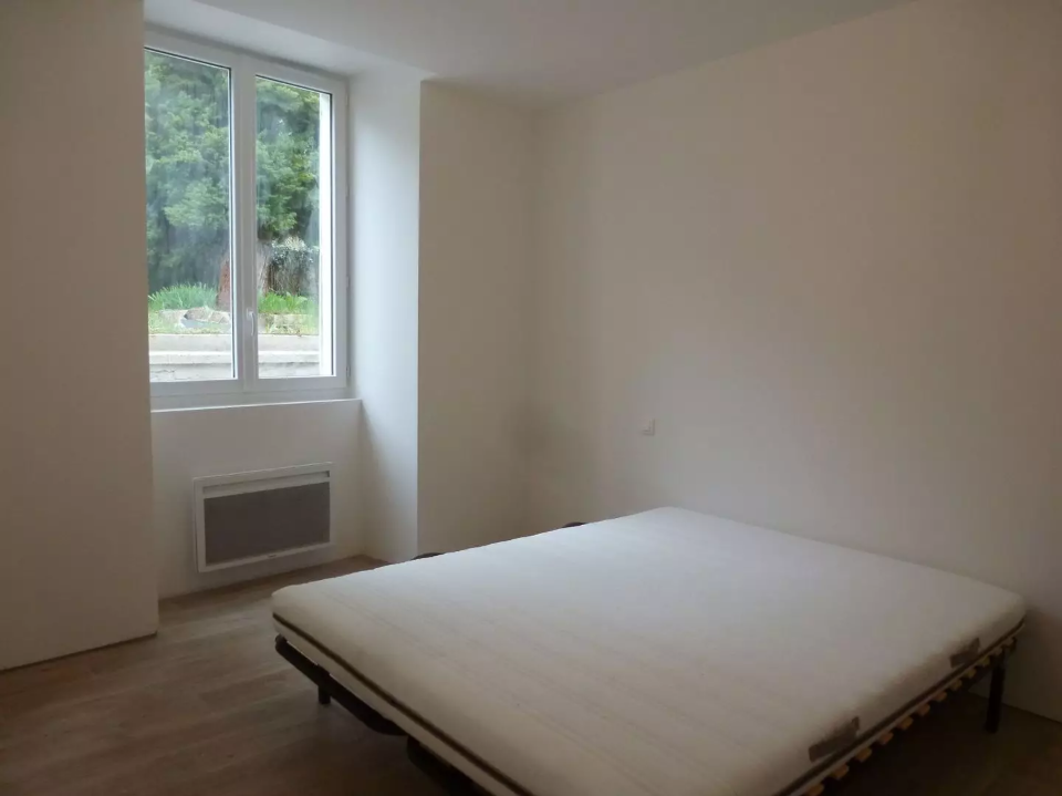 Appartement, meublé, 2 pièces, 60m² à Nontron (24300) — photo 4