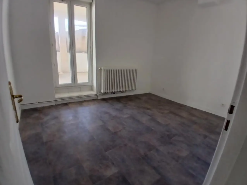 Appartement, non meublé, 4 pièces, 86m² à Nîmes (30000) — photo 3