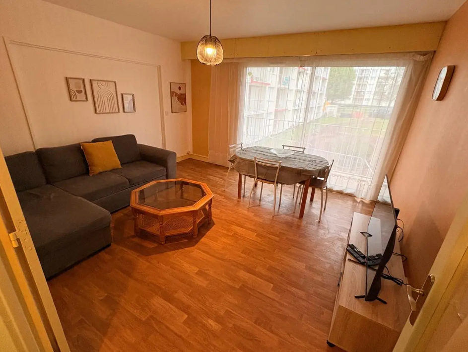 Chambre, meublé, 11 pièces à Laval (53000) — photo principale