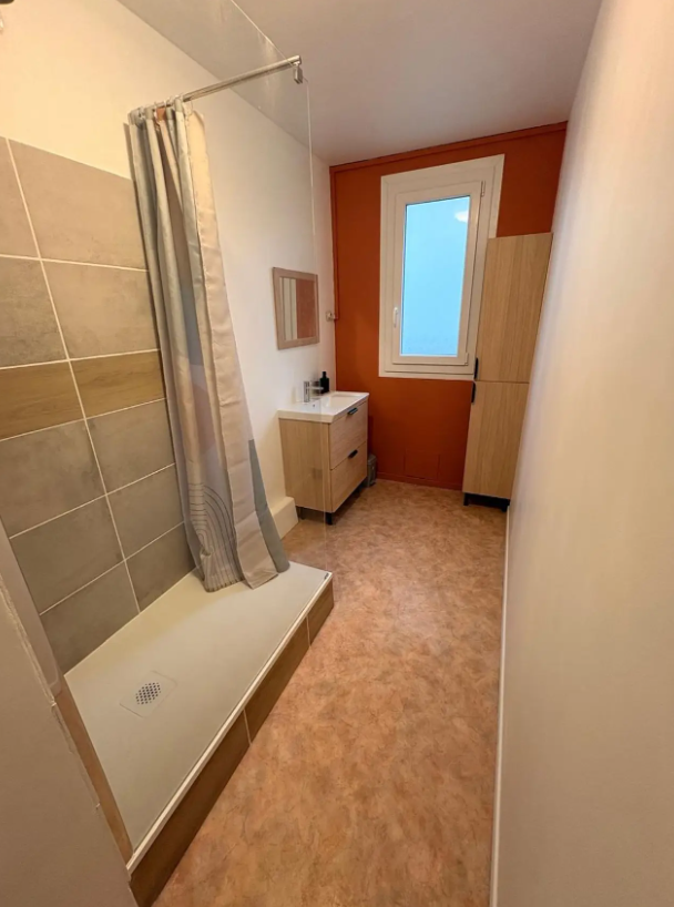 Chambre, meublé, 11 pièces à Laval (53000) — photo 2