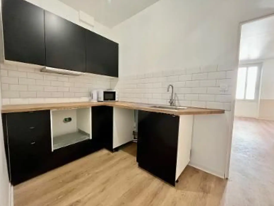 Appartement, non meublé, 4 pièces, 79m² à Marseille (13007) — photo 2