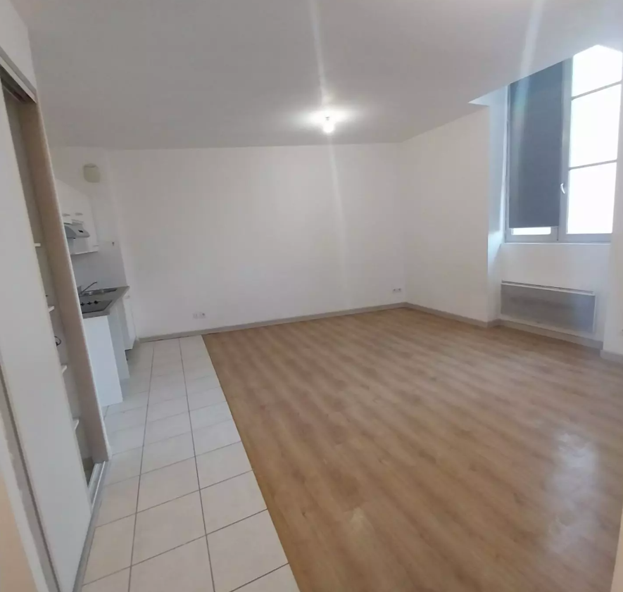 Appartement, non meublé, 1 pièce, 43m² à Roquemaure (30150) — photo 4