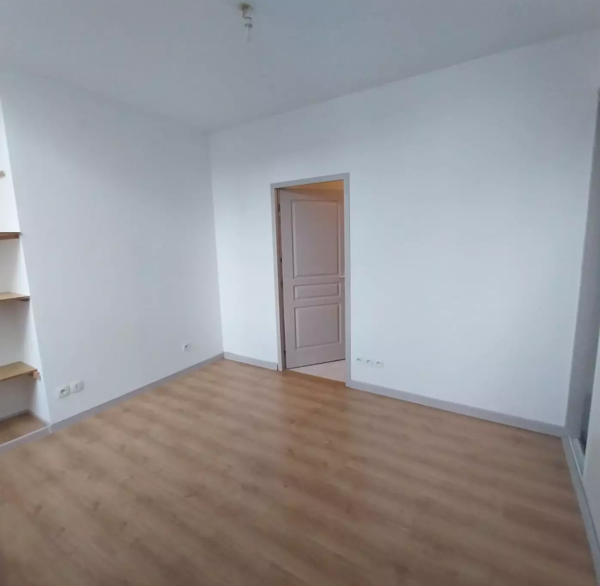 Appartement, non meublé, 1 pièce, 43m² à Roquemaure (30150) — photo 3