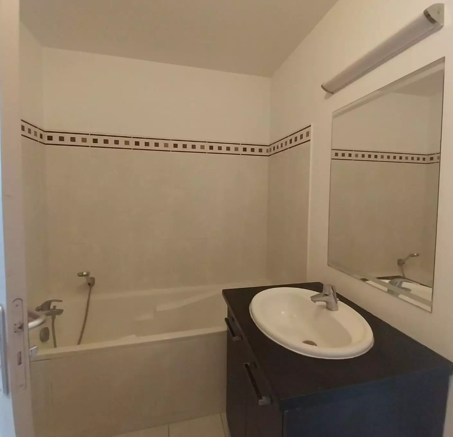 Appartement, non meublé, 1 pièce, 43m² à Roquemaure (30150) — photo 2